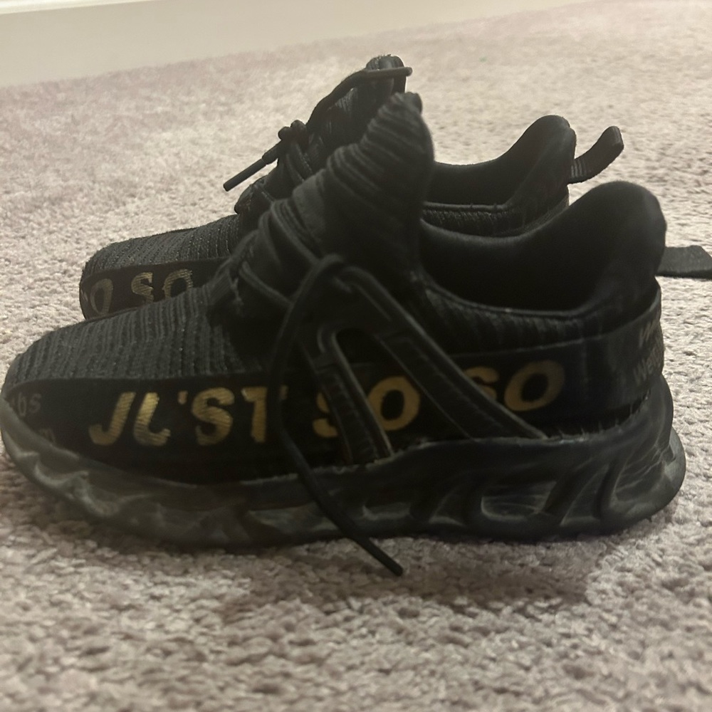 Sneakers | Amazon - Picture 4 of 5